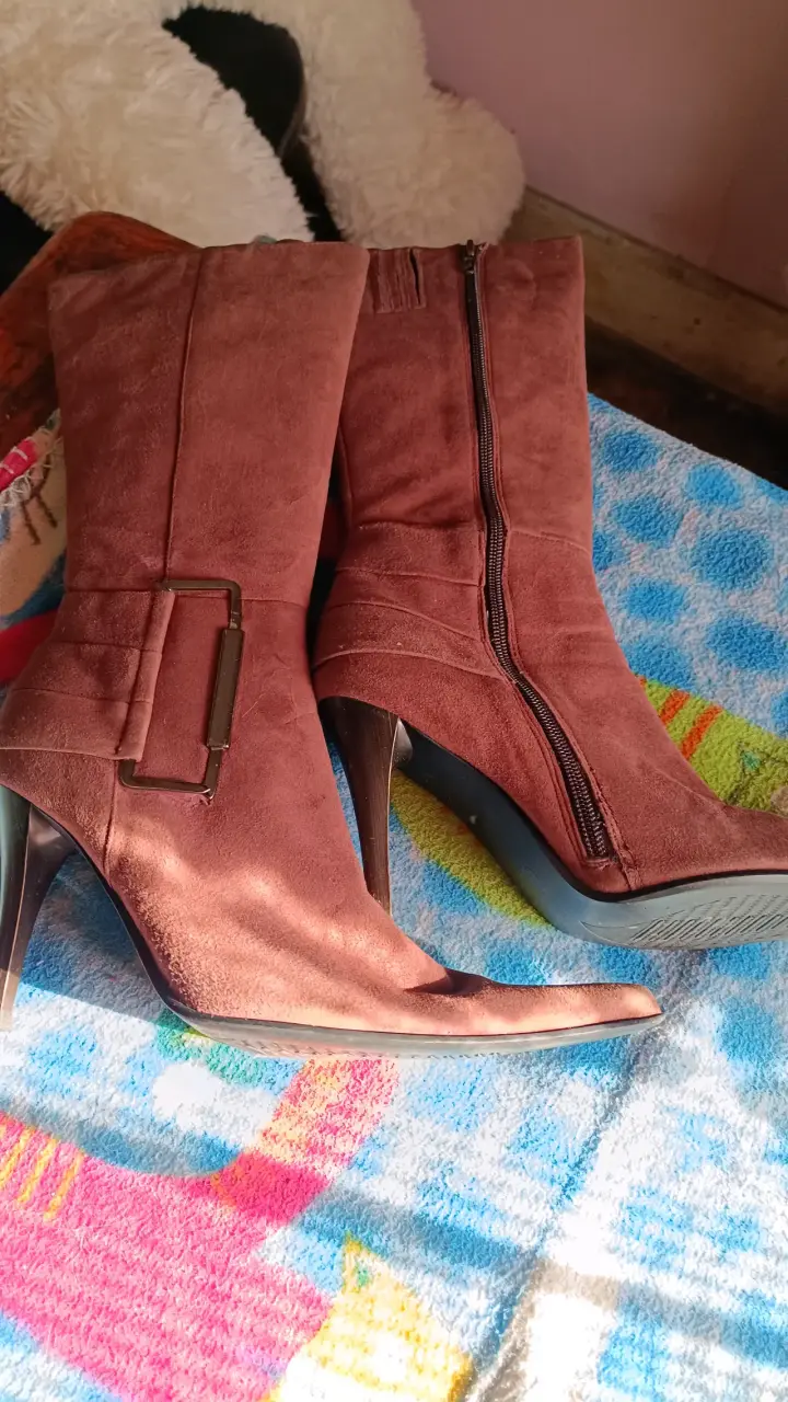 Botas de gamuza marrón con tacón alto - 6