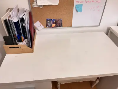 Escritorio Blanco con Cajonera de Madera - miniatura 2