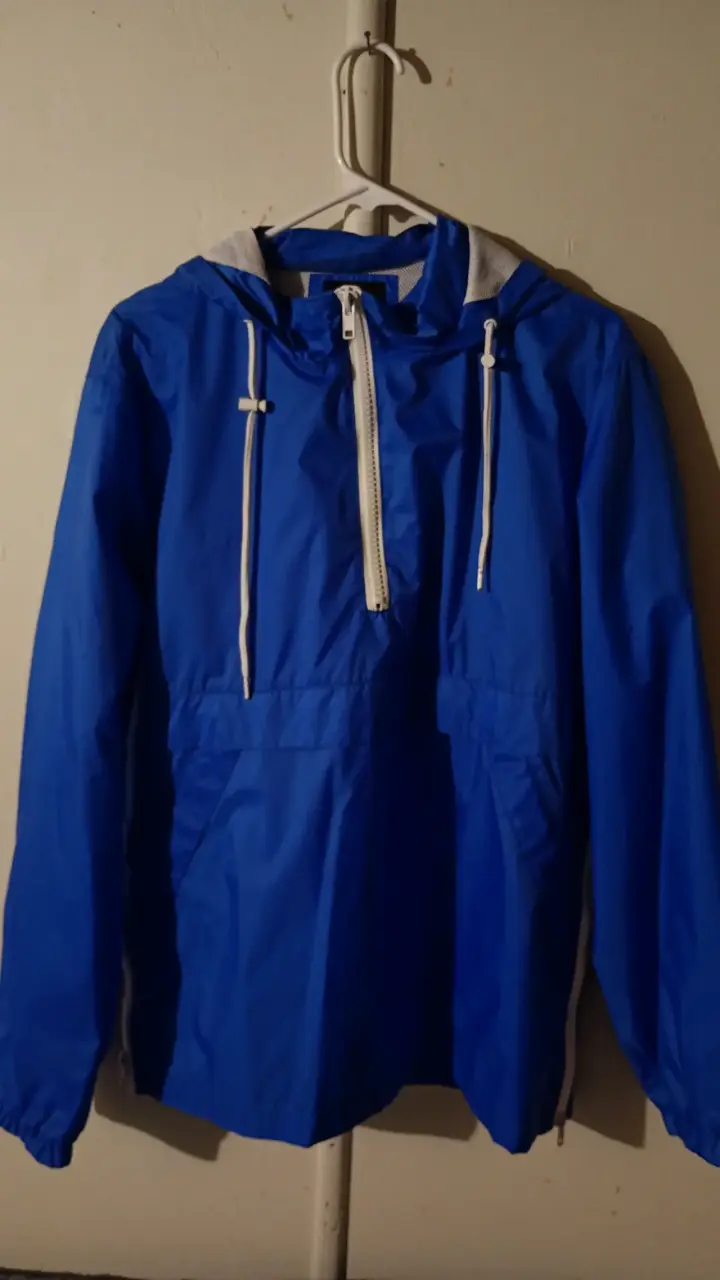 Cortaviento azul con capucha para hombre - 2