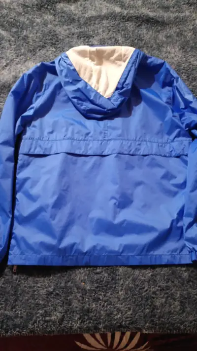Cortaviento azul con capucha para hombre - miniatura 3