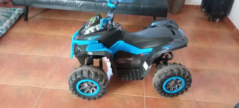 Cuatrimoto eléctrica infantil azul - 3
