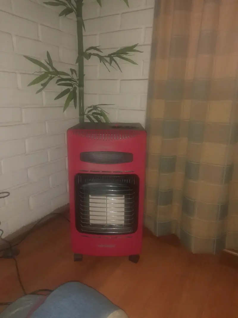 Estufa a gas Toyotomi roja modelo GH-30 - 1