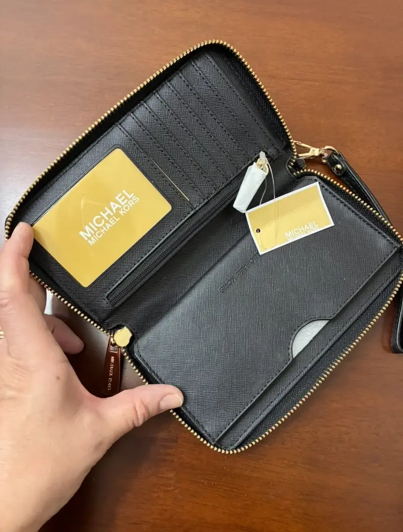 Billetera de cuero negra Michael Kors con cierre - 2