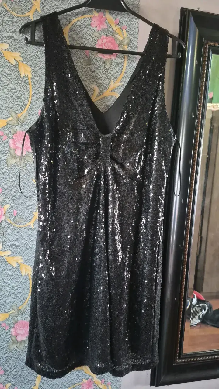 Vestido de lentejuelas negro elegante - 3