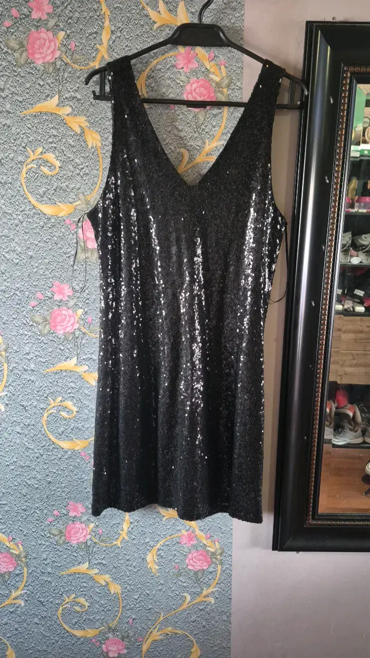 Vestido de lentejuelas negro elegante - 4