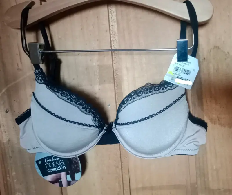 Sostén beige con encaje negro Chic France - 1