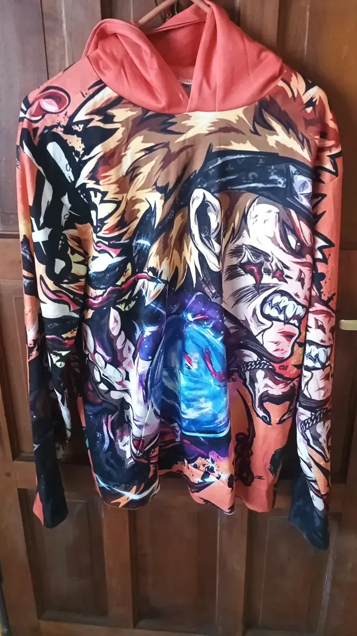 Polerón con capucha estampado anime - 1