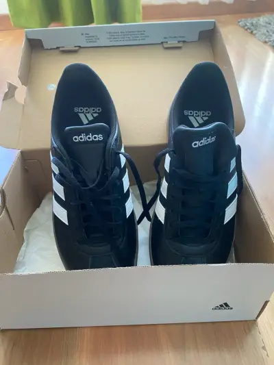 Zapatillas negras Adidas - miniatura 1