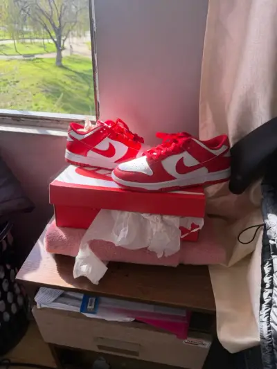 Zapatillas Nike Dunk Low rojas y blancas - miniatura 1