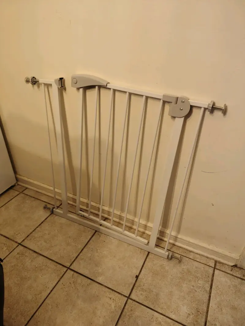 Reja de seguridad para niños ajustable - 1
