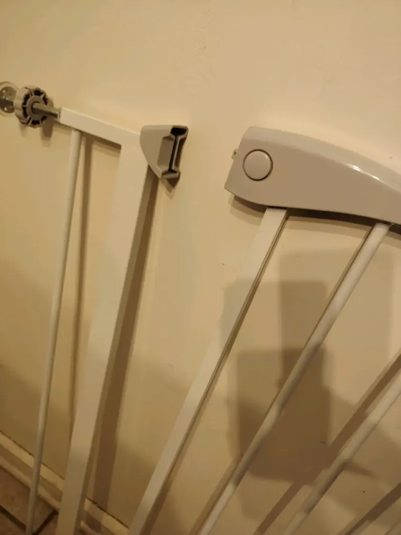 Reja de seguridad para niños ajustable - 2