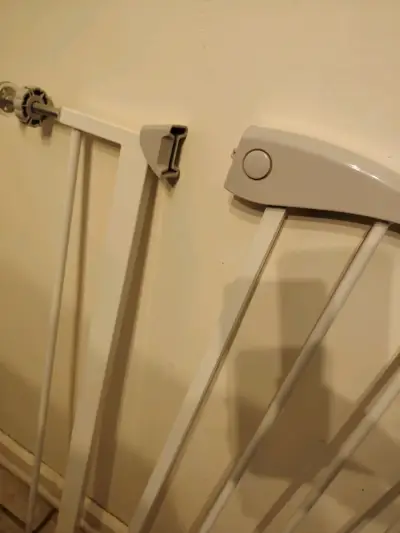 Reja de seguridad para niños ajustable - miniatura 2