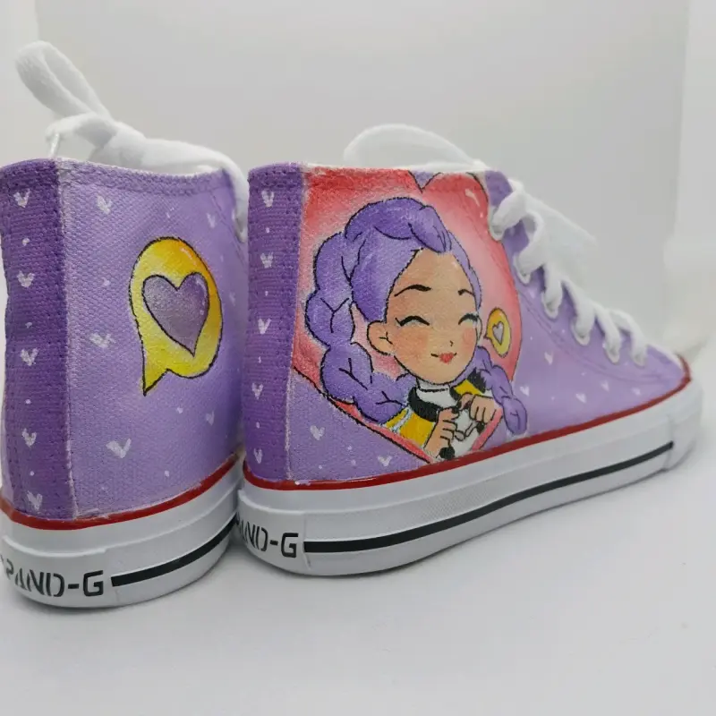 Zapatilla pintada a mano - 1