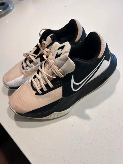 Zapatillas deportivas Nike blancas y negras - miniatura 4