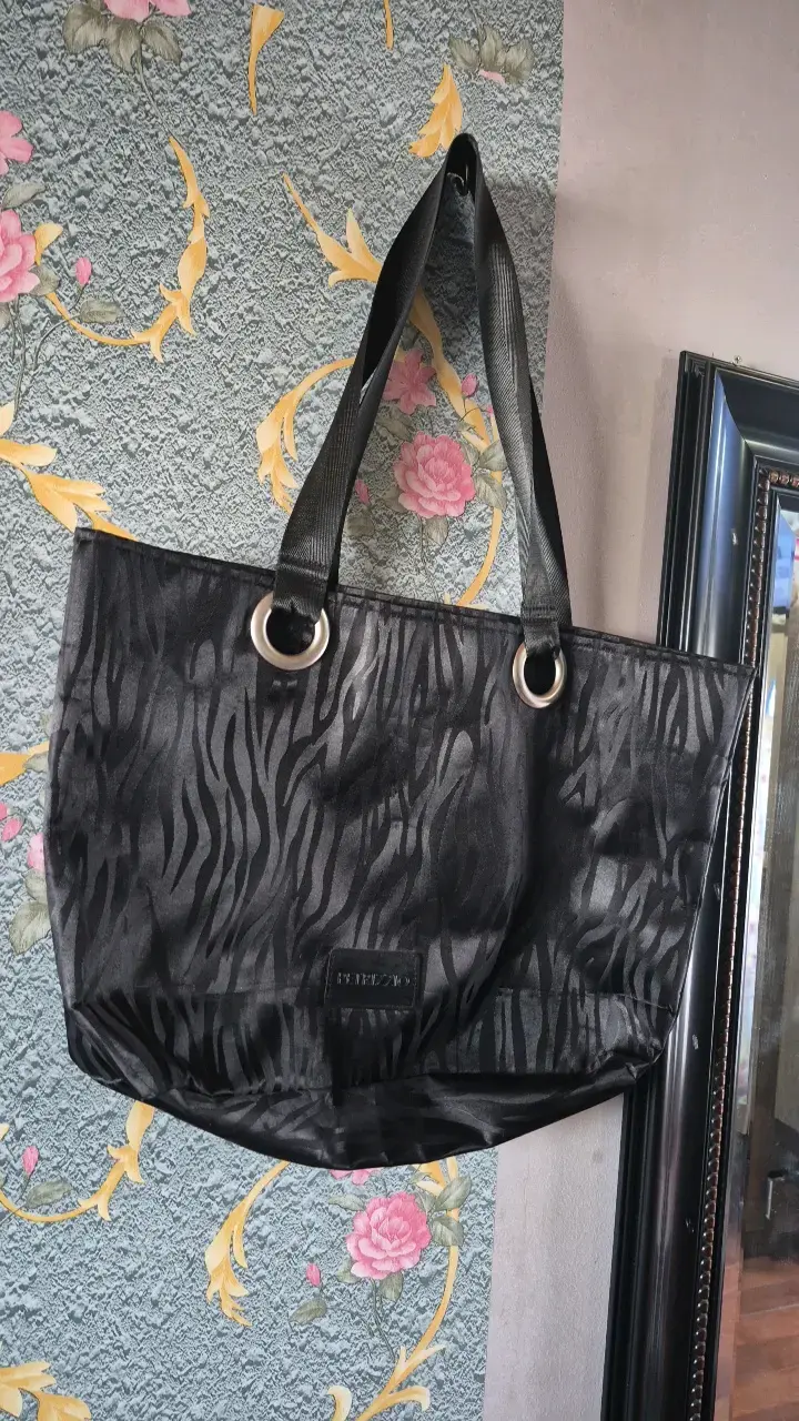Bolso tote negro estampado Petizzio - 3
