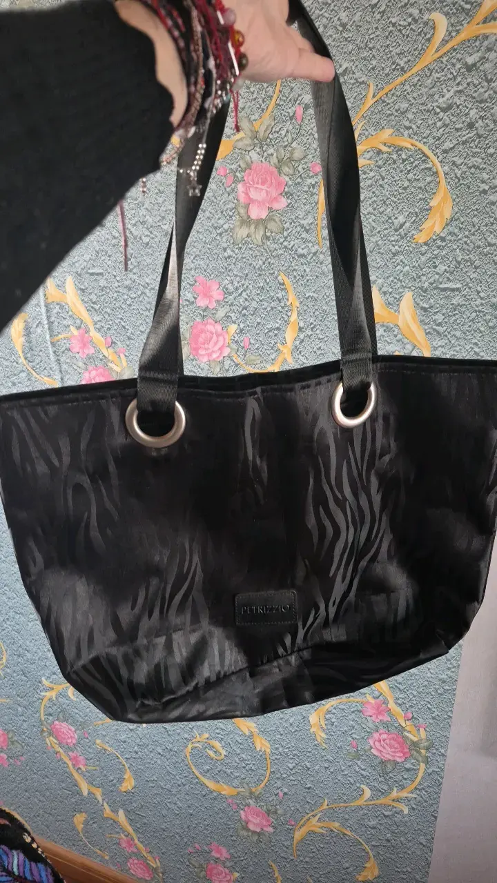 Bolso tote negro estampado Petizzio - 4