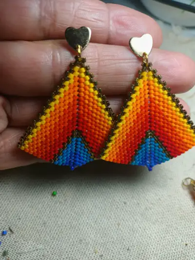 Aros artesanales de mostacillas Toyitacrearte - miniatura 5