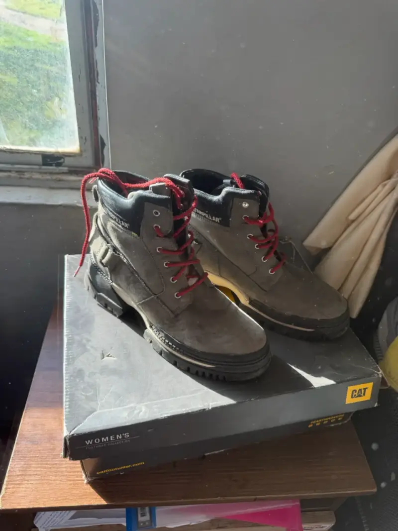 Botas Caterpillar para mujer con cordones rojos - 3