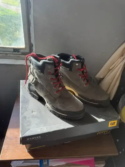 Botas Caterpillar para mujer con cordones rojos - miniatura 3