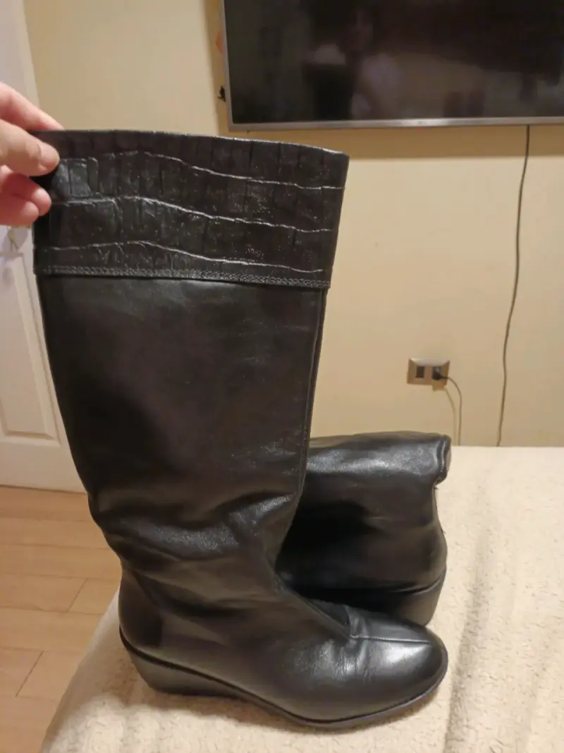 Botas negras de cuero con diseño elegante