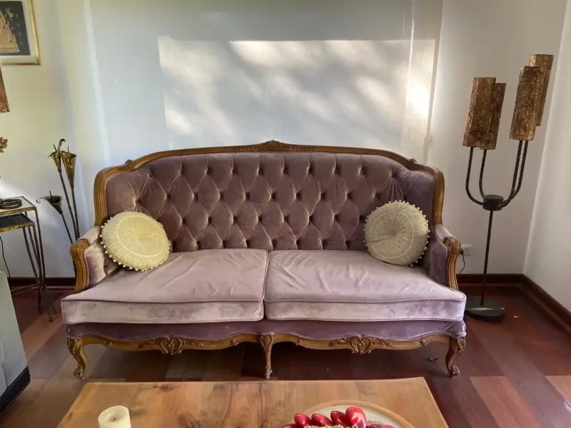Sofá vintage de terciopelo morado - 1