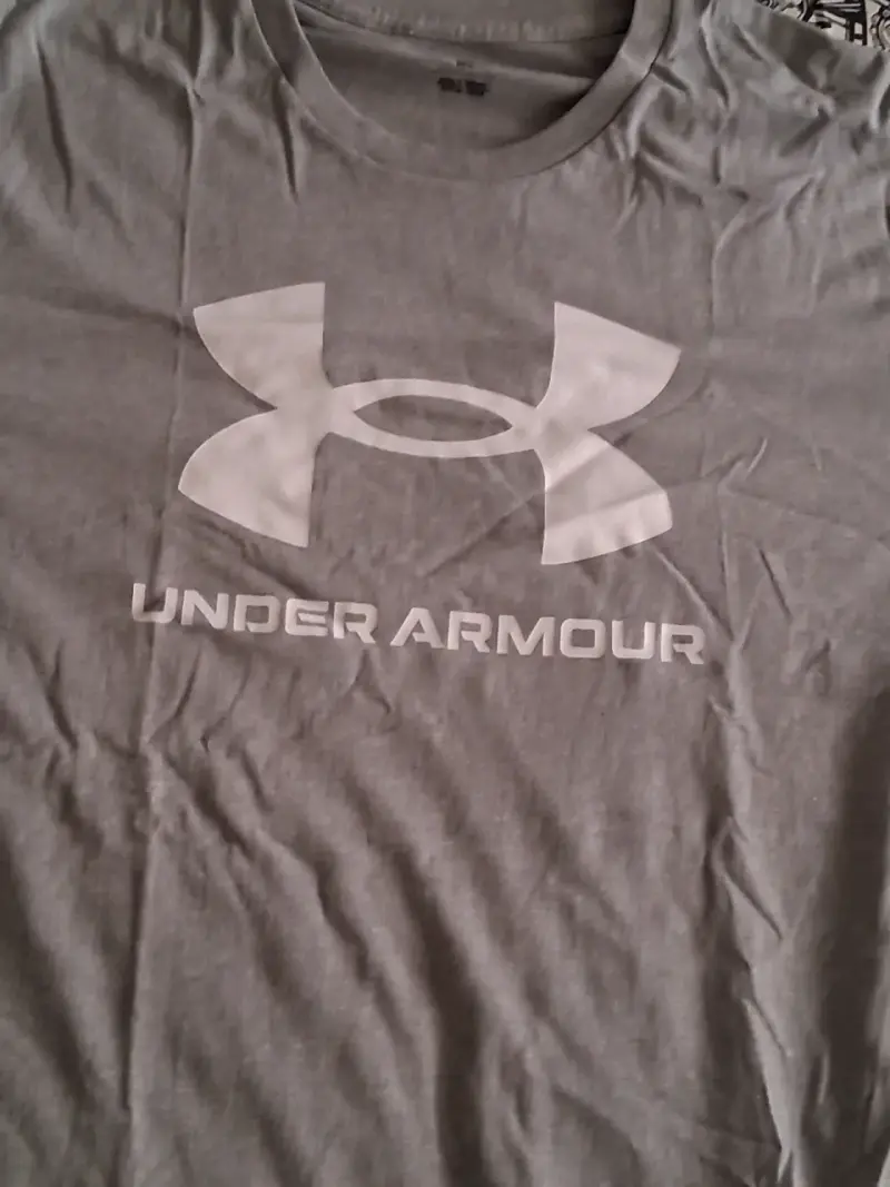 Polera Under Armour gris logo grande - 4