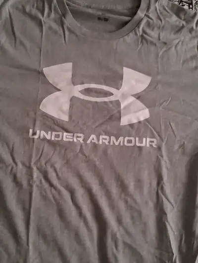 Polera Under Armour gris logo grande - miniatura 4