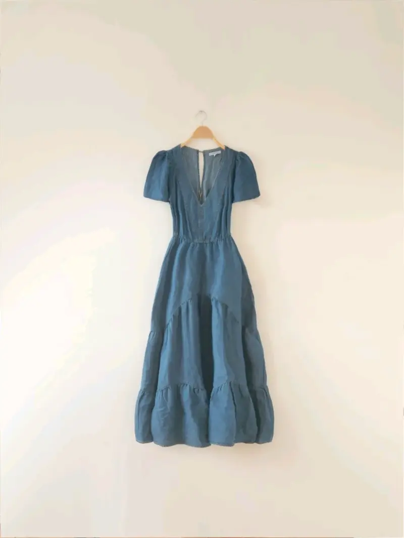 Vestido azul de lino con mangas cortas