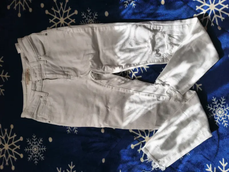 Jeans blancos desgastados para mujer