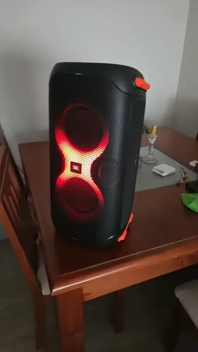 Parlante portátil JBL con luces LED - miniatura 2