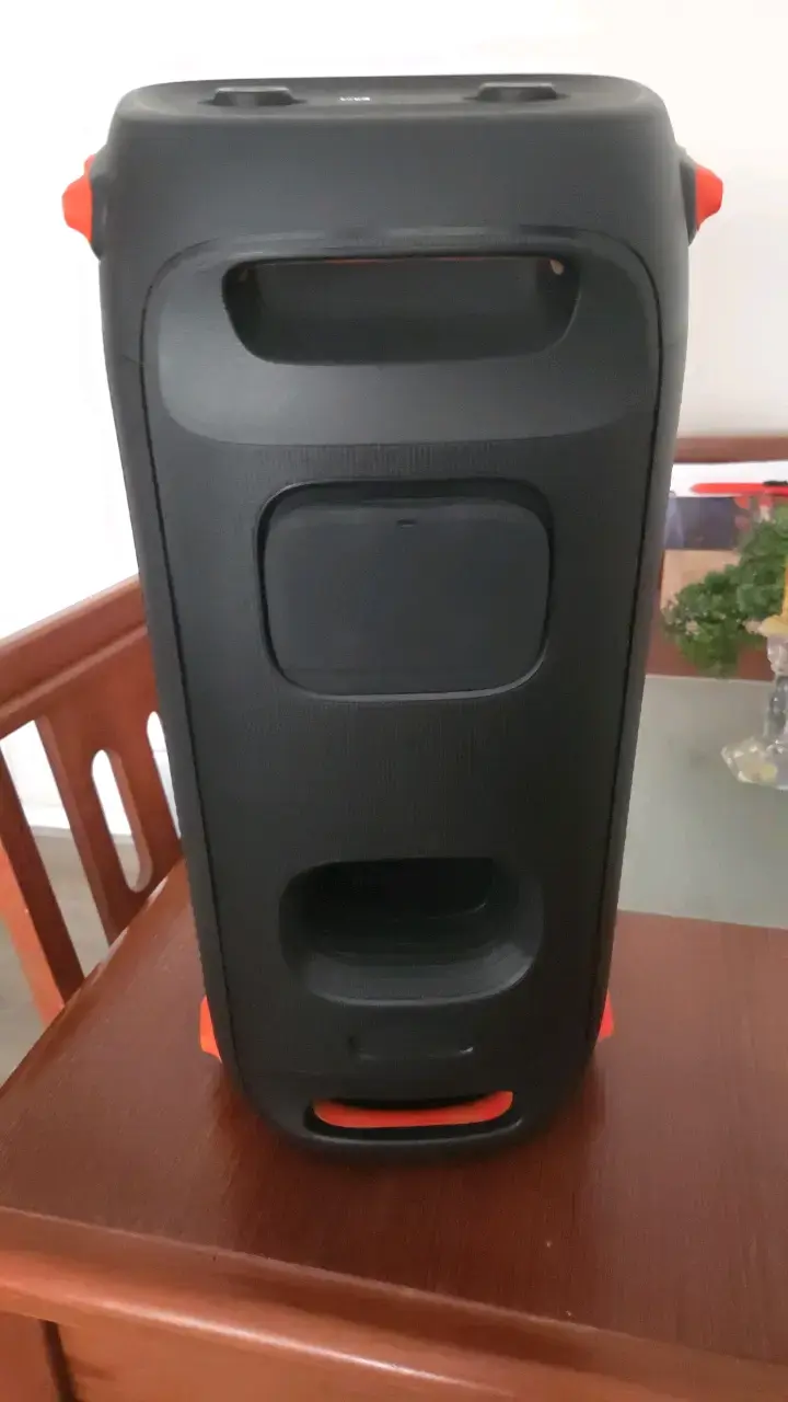 Parlante portátil JBL con luces LED - 5