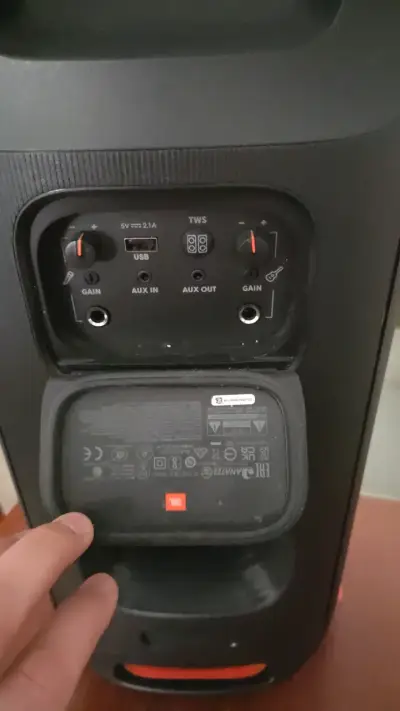 Parlante portátil JBL con luces LED - miniatura 6