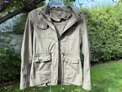 Chaqueta mujer verde militar con capucha talla S - miniatura 1