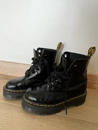 Botas negras de cuero Dr. Martens con plataforma - miniatura 1