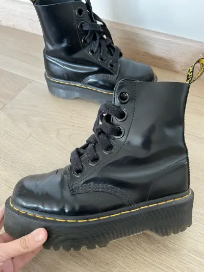 Botas negras de cuero Dr. Martens con plataforma - miniatura 4