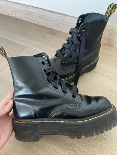 Botas negras de cuero Dr. Martens con plataforma - miniatura 5