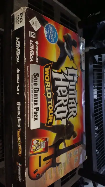 Juego Guitar Hero World Tour para PC con guitarra - miniatura 1