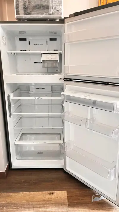 Refrigerador LG con dispensador de agua - miniatura 1