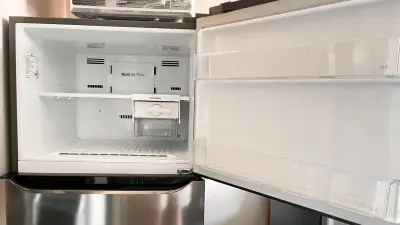 Refrigerador LG con dispensador de agua - miniatura 3