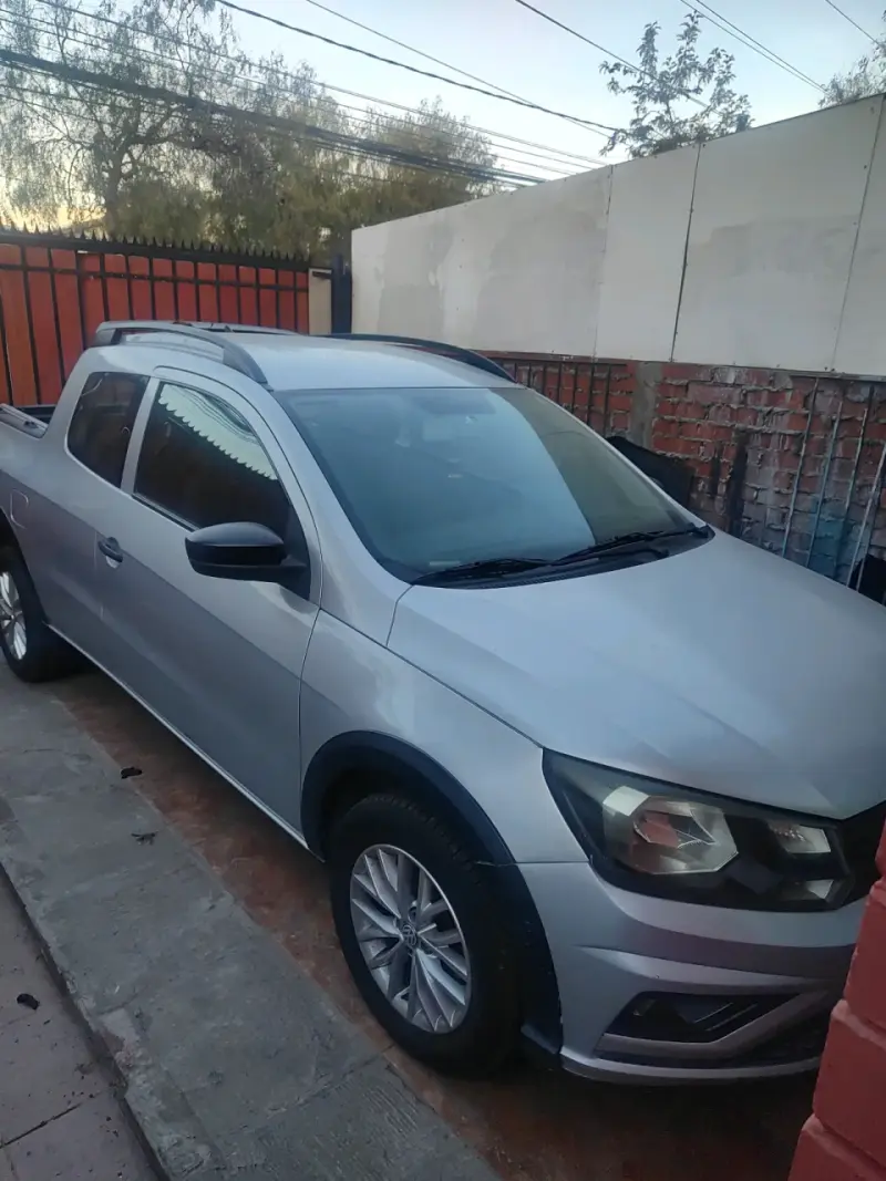 Camioneta Volkswagen Saveiro 2019 en buen estado - 1