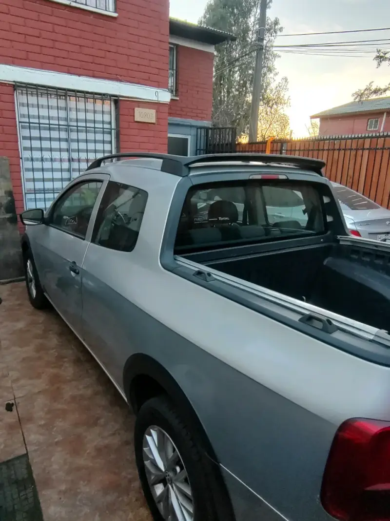 Camioneta Volkswagen Saveiro 2019 en buen estado - 2