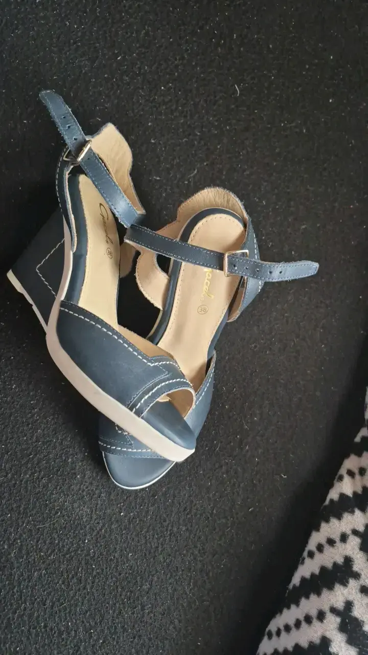 Chalas de cuero azul con taco alto - 2