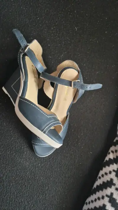 Chalas de cuero azul con taco alto - miniatura 2