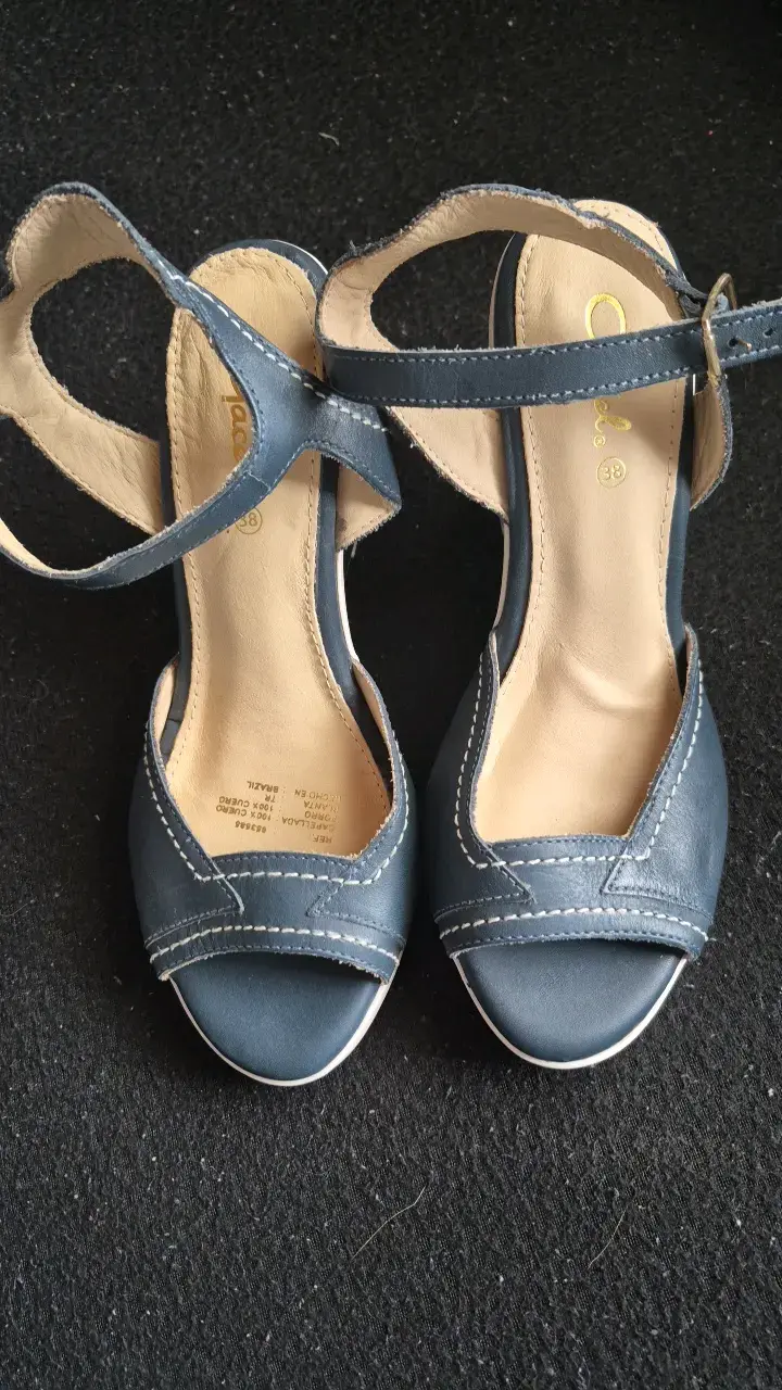 Chalas de cuero azul con taco alto - 3