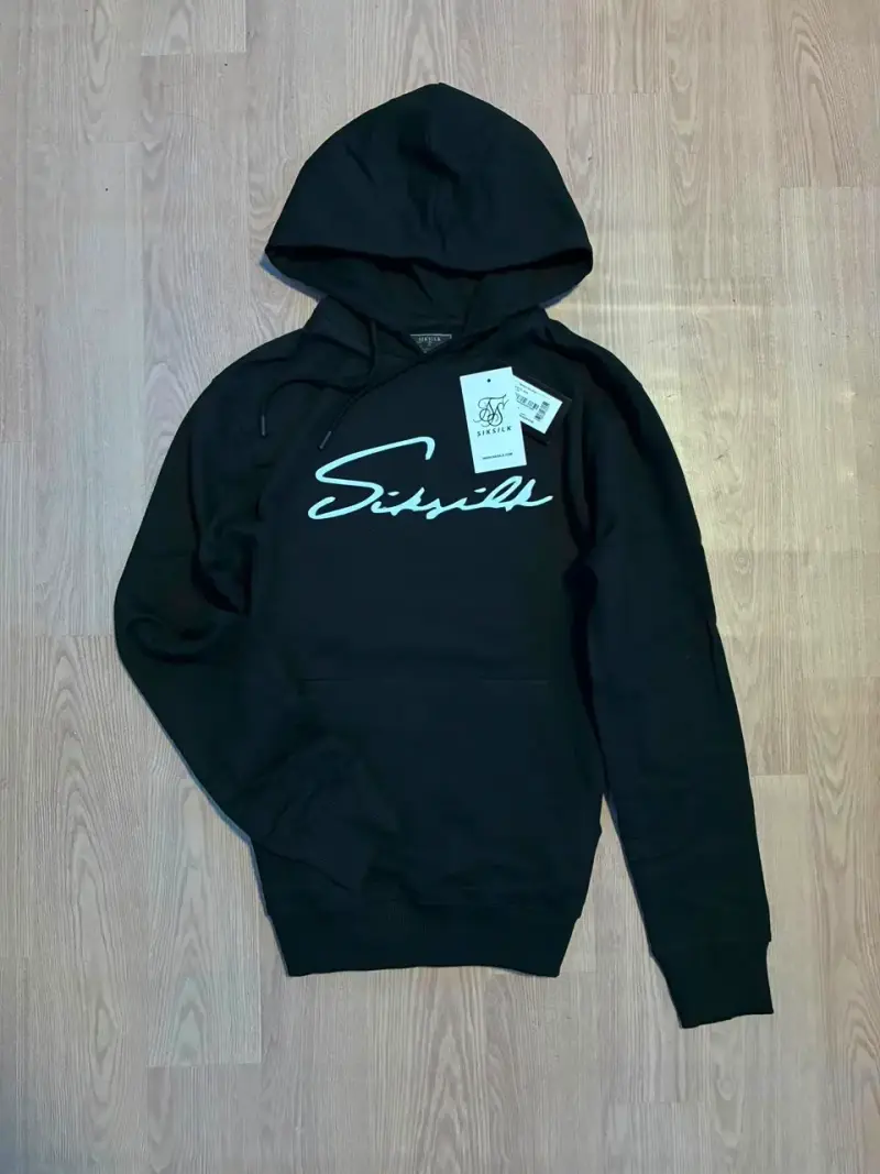 Polerón negro con capucha Siksilk
