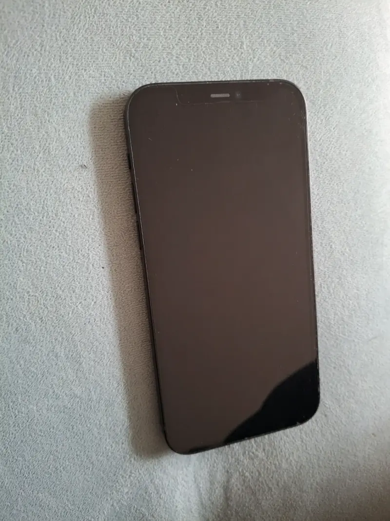 iPhone 12 azul oscuro en buen estado - 2