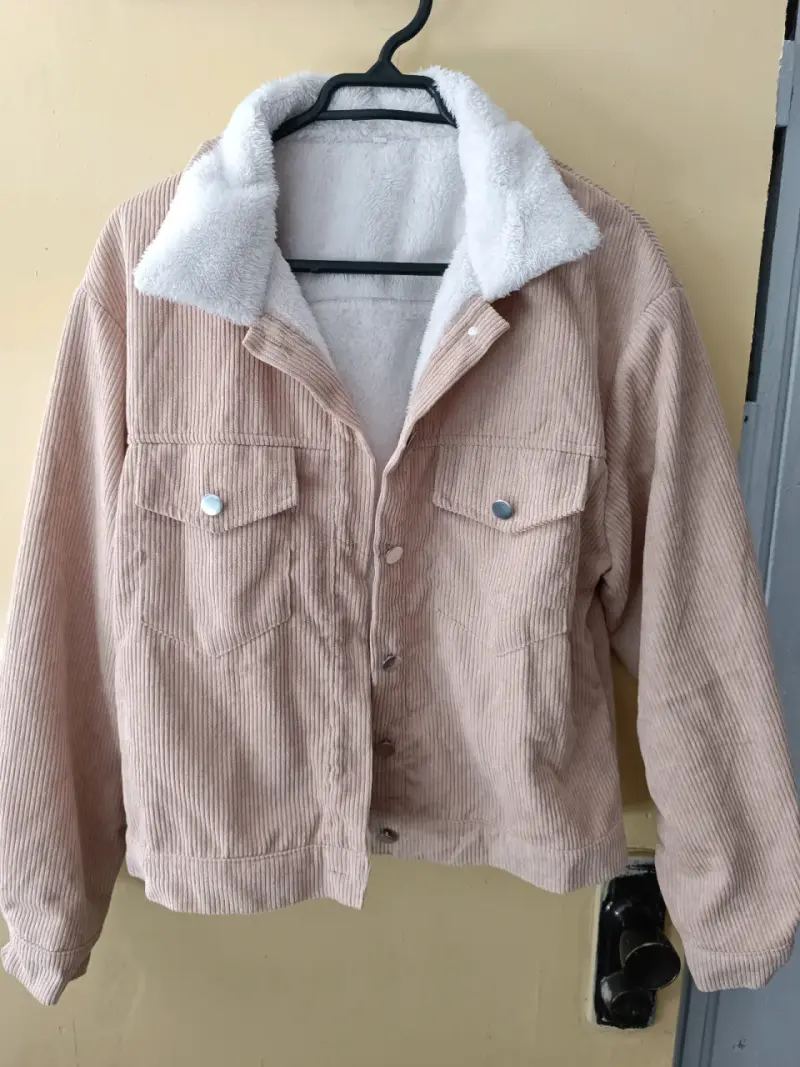 Chaqueta beige con forro de lana