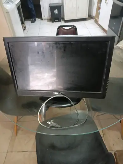 Monitor BenQ de 22 pulgadas en buen estado - miniatura 1