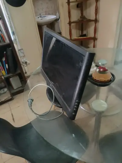 Monitor BenQ de 22 pulgadas en buen estado - miniatura 3