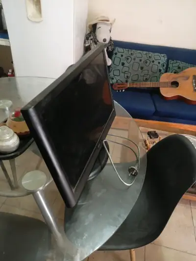 Monitor BenQ de 22 pulgadas en buen estado - miniatura 4